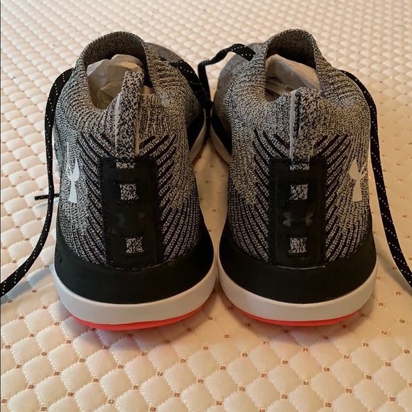 Under Armour running shoes - Picture 4 of 9